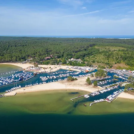 Holiday home Maison Familiale, 15 Pers., Jardin Prive, Proche Centre Et Lac, A 25 Min De L'ocean *